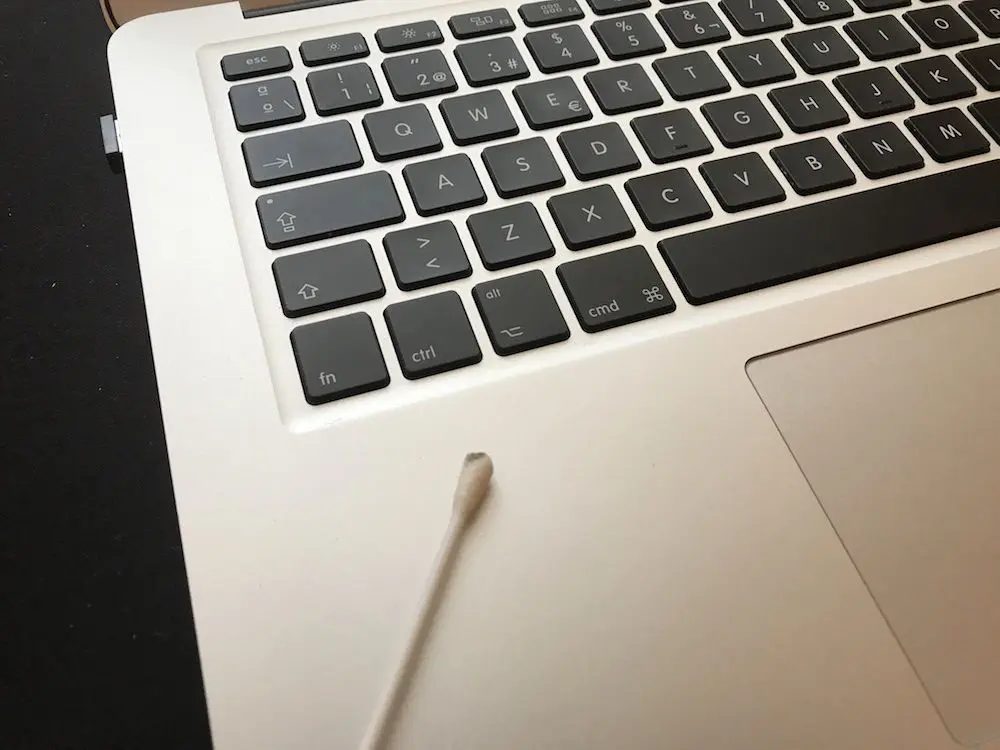 limpiar teclado macbook