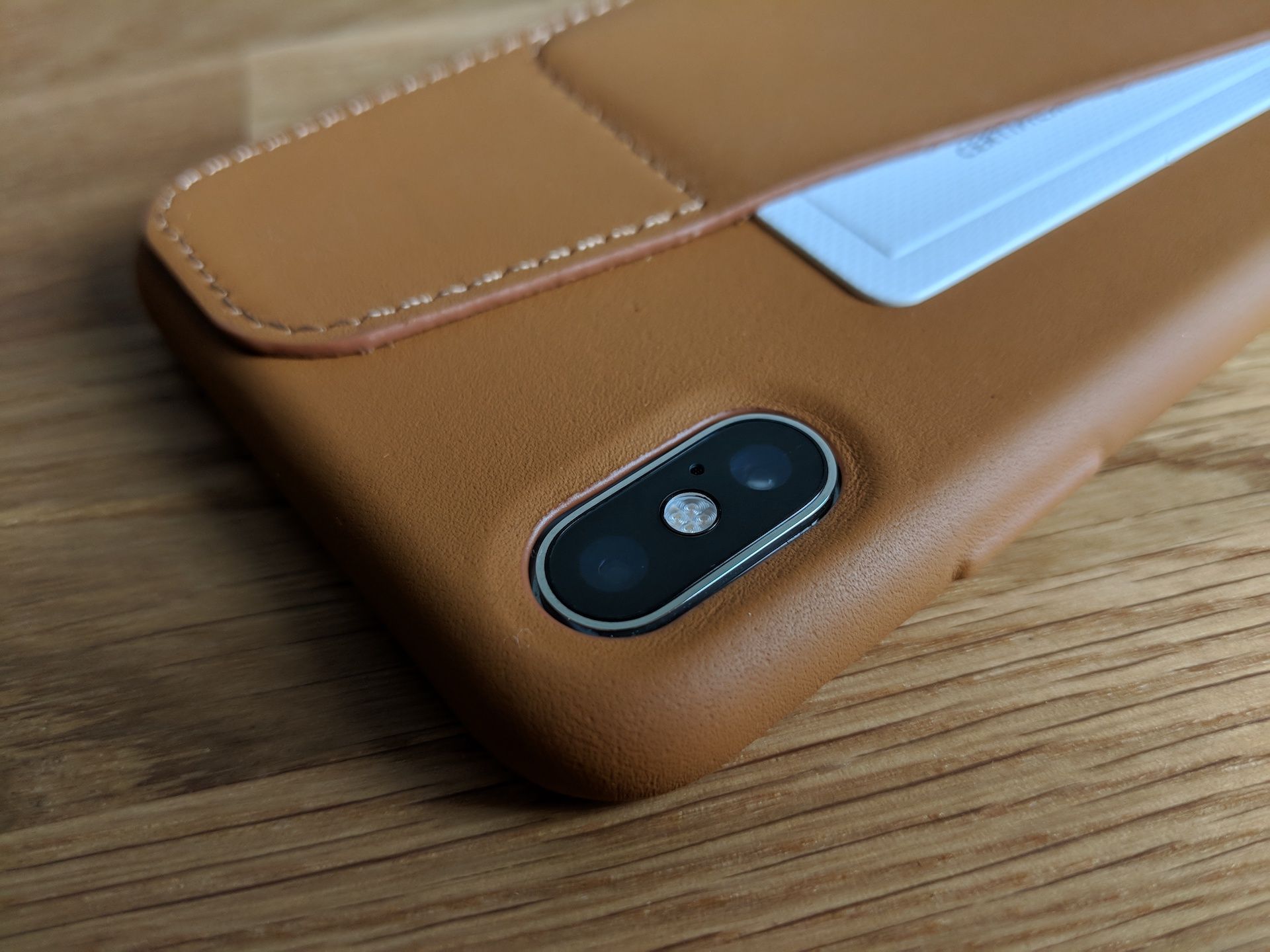 Mujjo Leather Wallet iPhone XS Max camara
