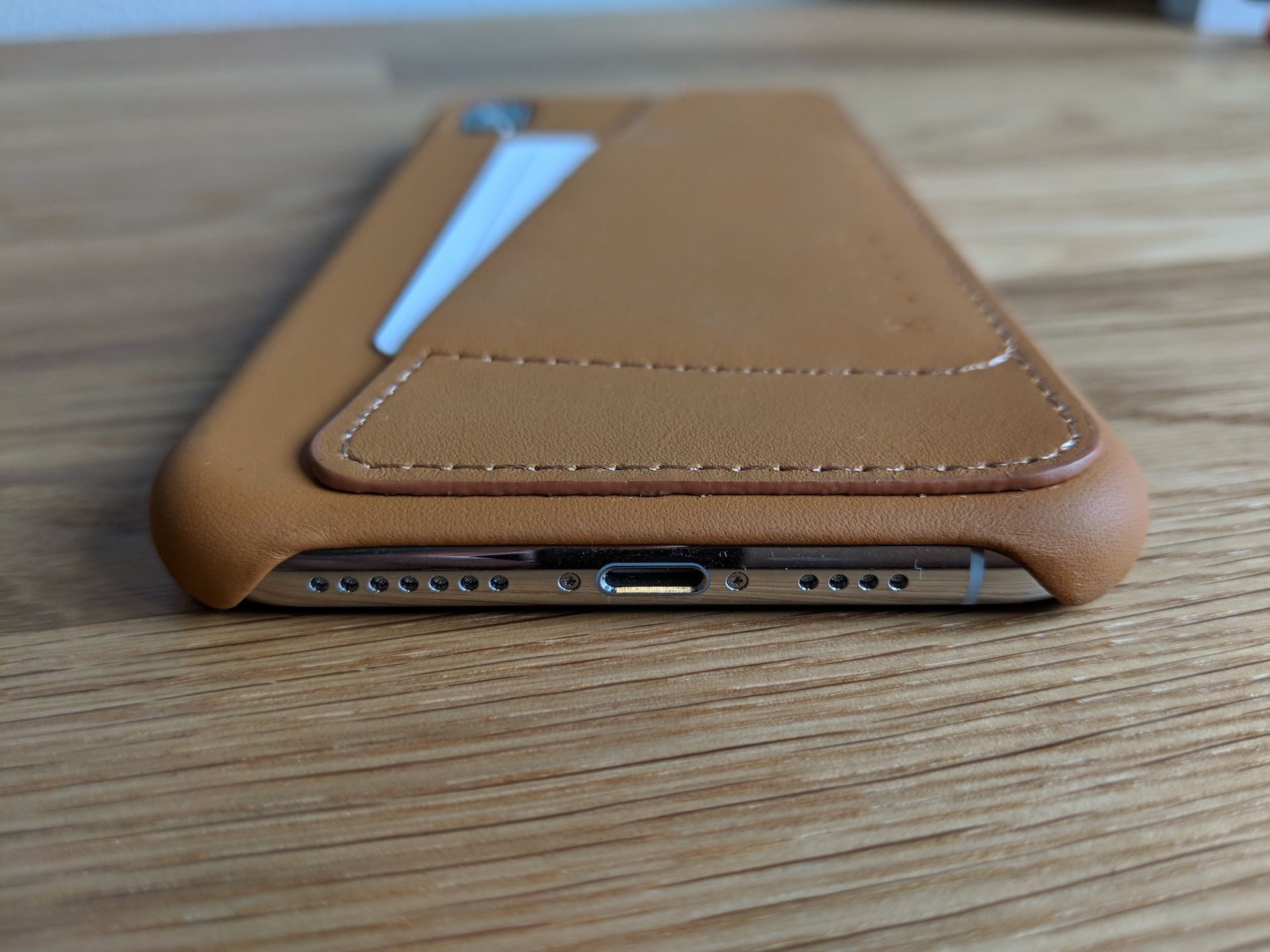 Mujjo Leather Wallet iPhone XS Max lighthing