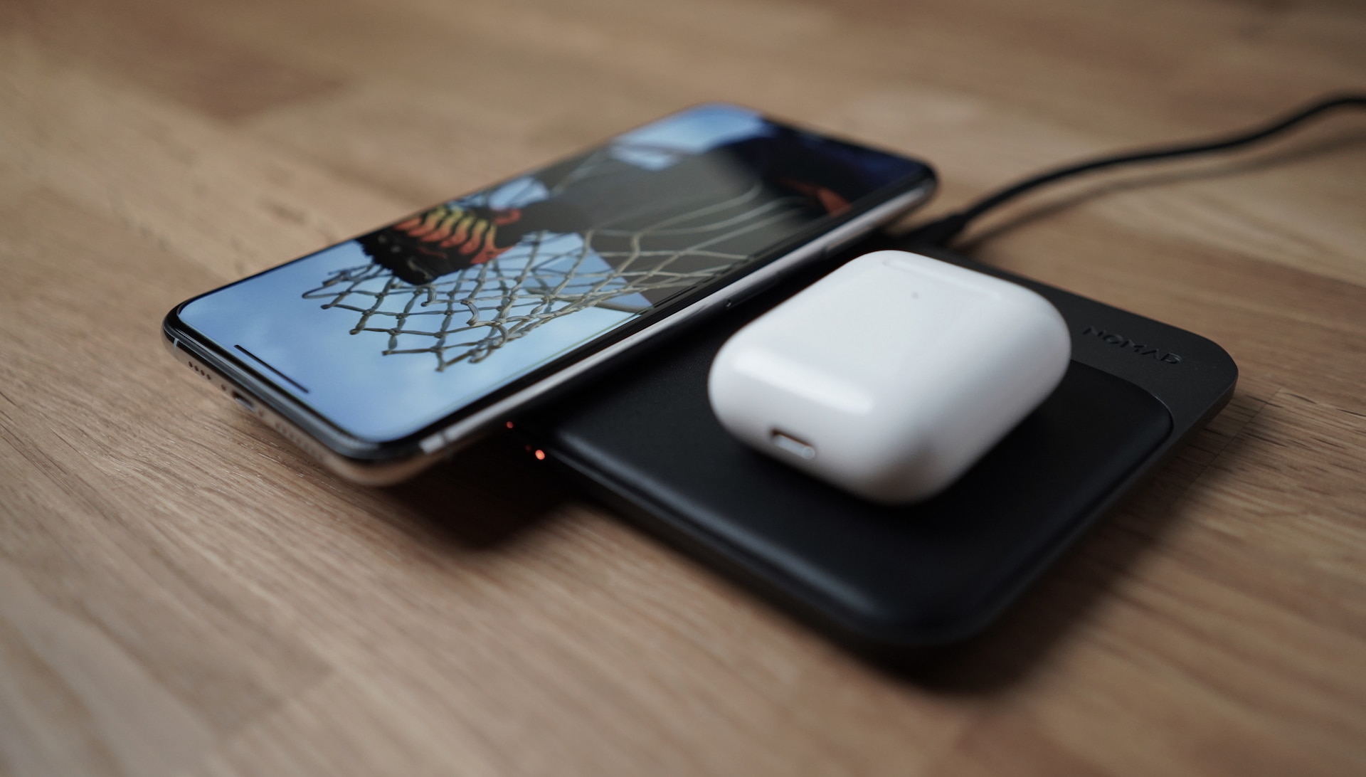 базовая станция кочевника iphone airpods