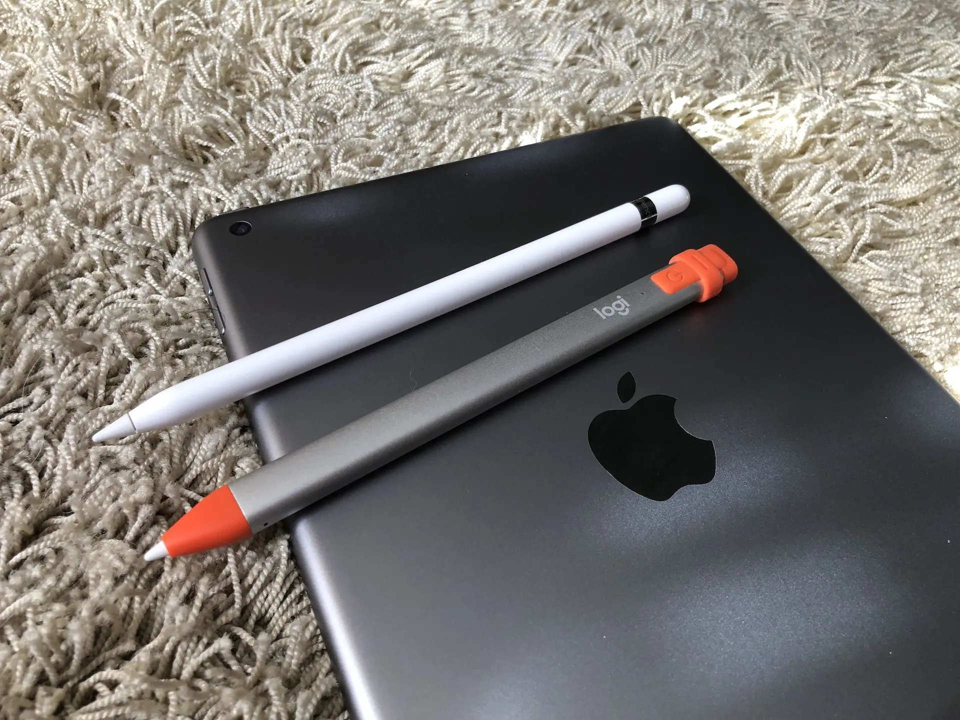 apple pencil vs Logitech Crayon