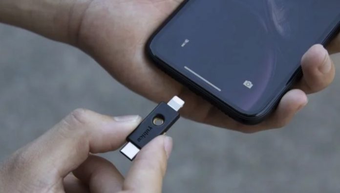 usar una llave de seguridad FIDO2 en iPhone