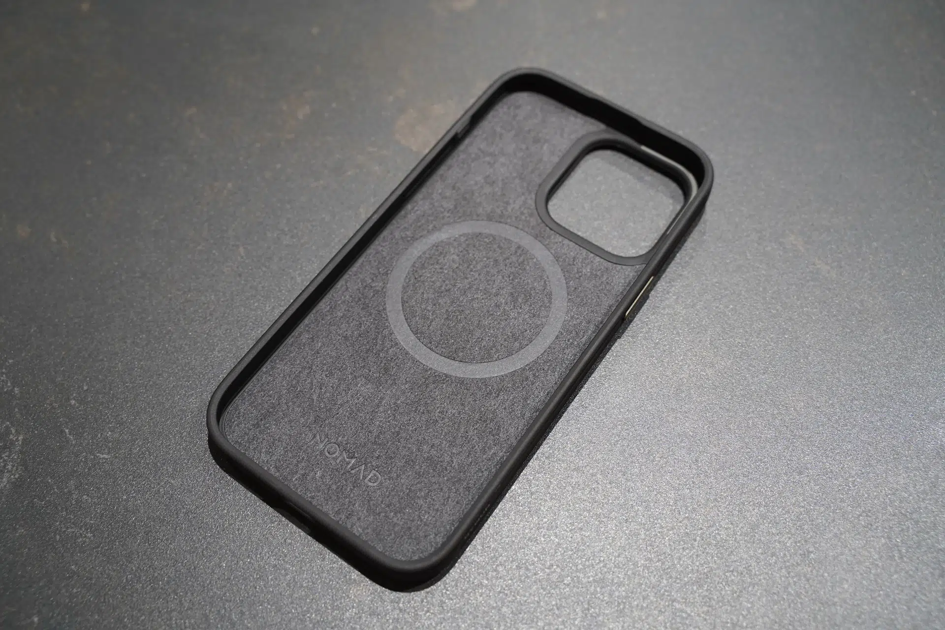 Nomad Sport Case funda iPhone 13 Pro Max MagSafe negro